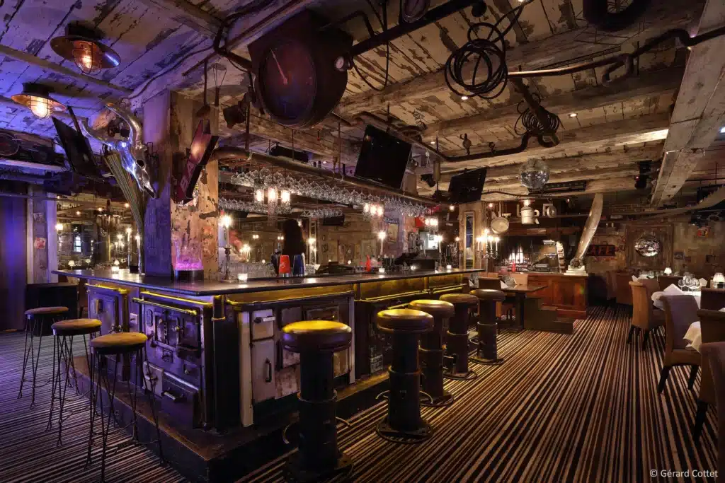 Django Piano Bar Courchevel interior with bar and live music atmosphere